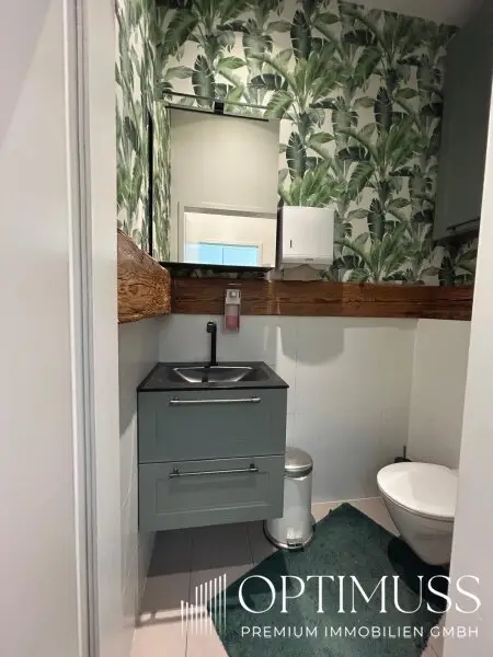 Repräsentative Büro/Kanzlei oder Geschäftsräumlichkeiten mit Terrasse, Kellerflächen,Parkmöglichkeiten und bester Erreichbarkeit !