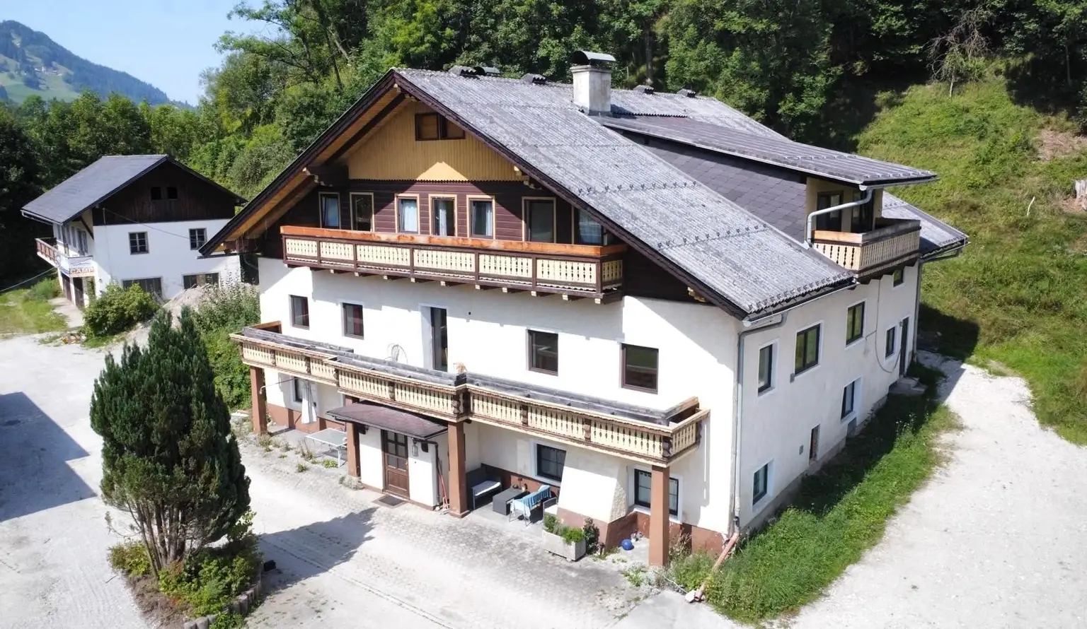 PROVISIONSFREI!!! Große Wohneinheit in einem historischen Bauernhaus!