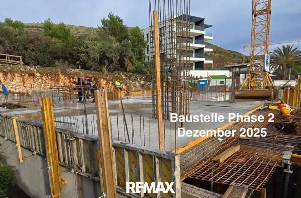 Traumhafte Ferienwohnung direkt am Meer bei Trogir / Kroatien: Erstbezug mit Pool und 75 m² Terrasse!