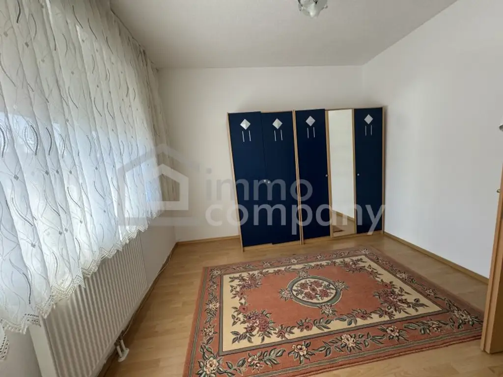 Riesenhaus nur mit Innenhof.... viel Platz - wenig Arbeit