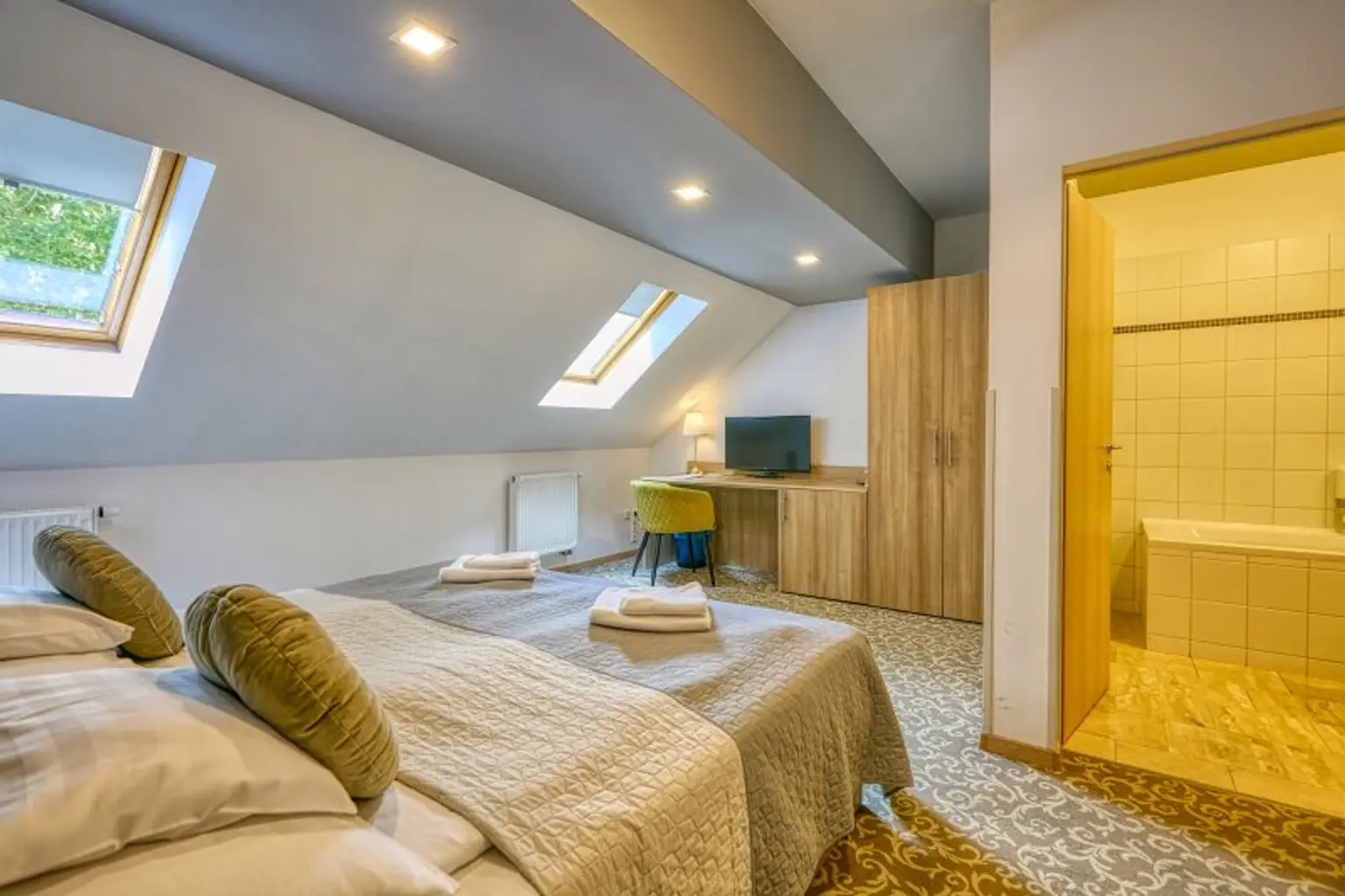 +++ Historischer Immobilienkomplex im Herzen von Sopron mit vielseitigem Entwicklungspotenzial +++