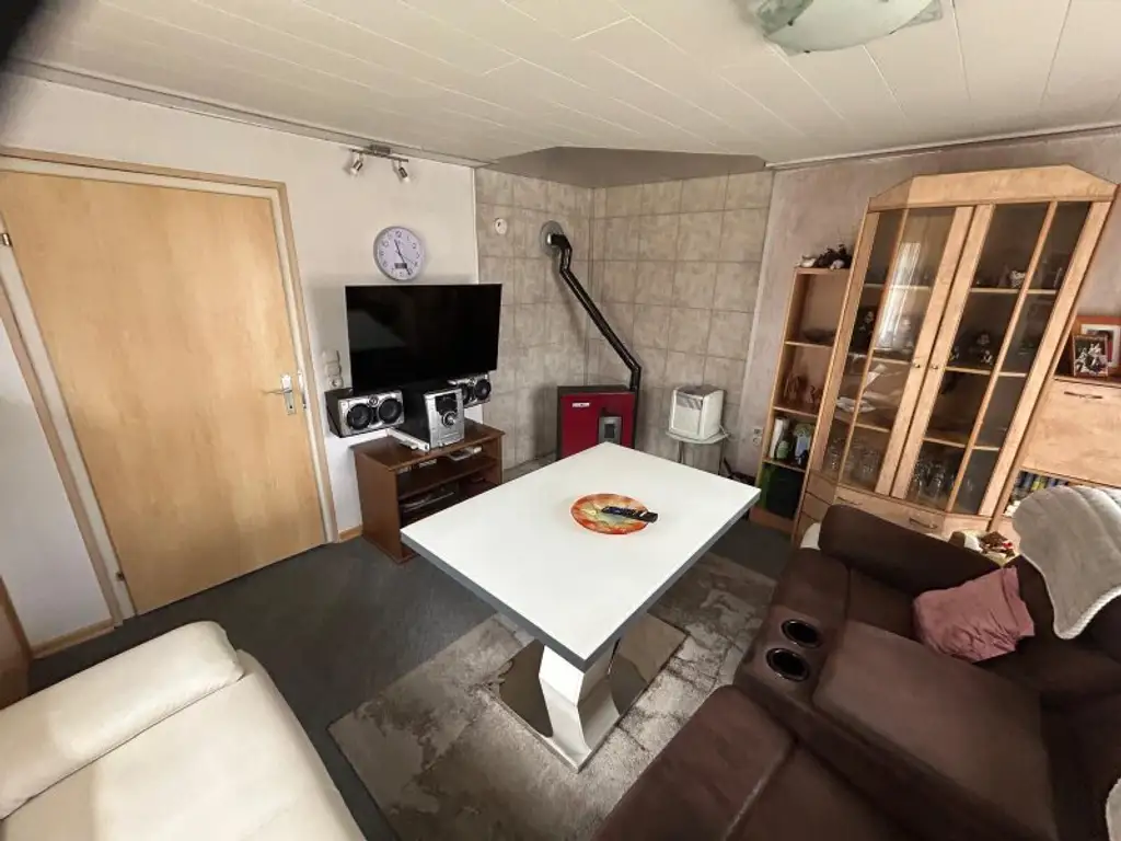 2776 m² Grund + Charmantes Einfamilienhaus im Sonnigen  Himmelberg mit Garten, + Garage & Werkstatt für 199.000 €