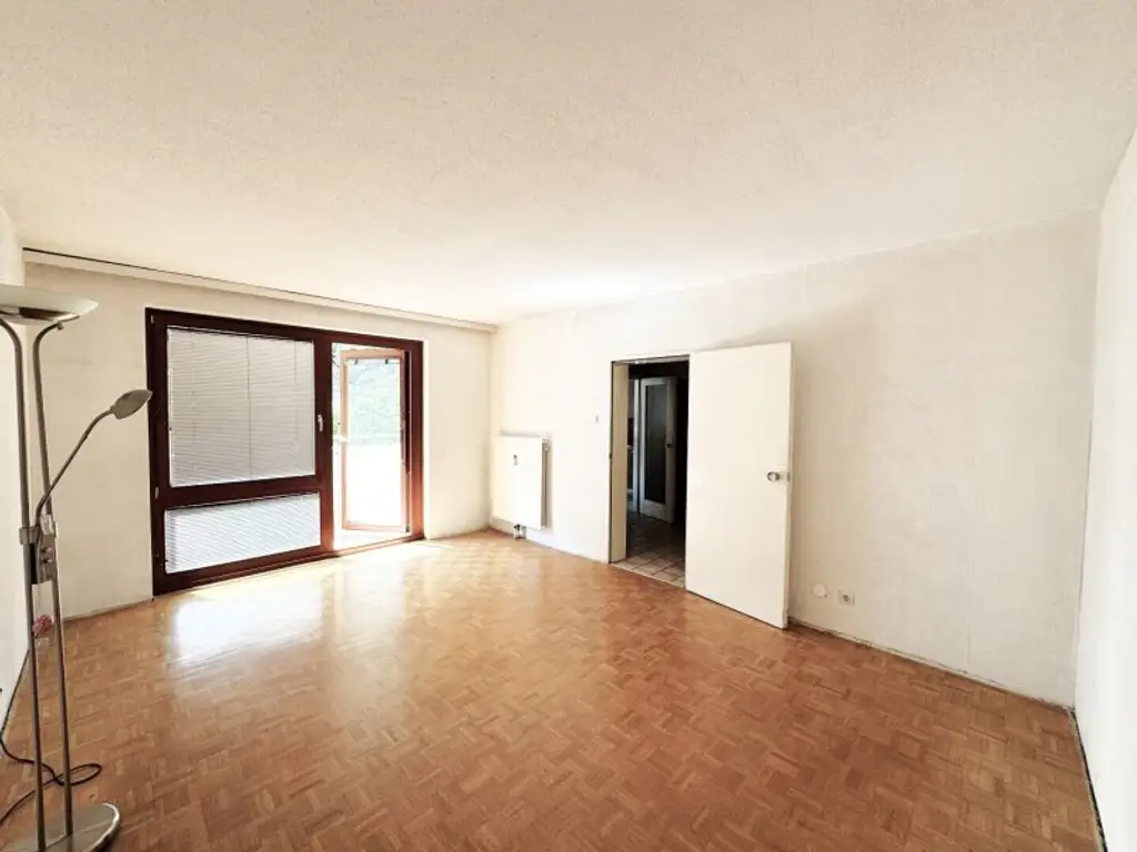 SONNENSCHEIN - 1 Zimmer mit Loggia direkt bei der U6