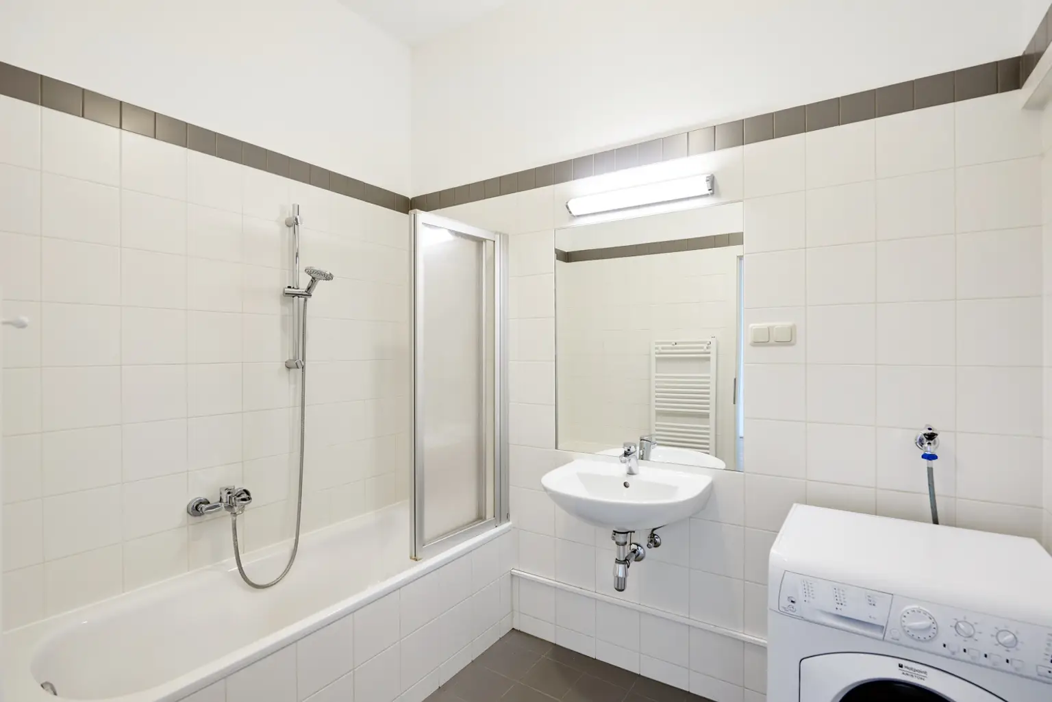 Historischer Charme in Toplage – sanierte 1-Zimmer-Altbauwohnung!