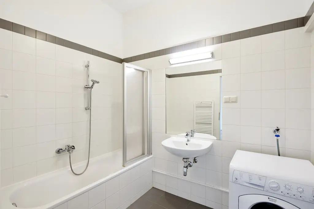 Historischer Charme in Toplage – sanierte 1-Zimmer-Altbauwohnung!