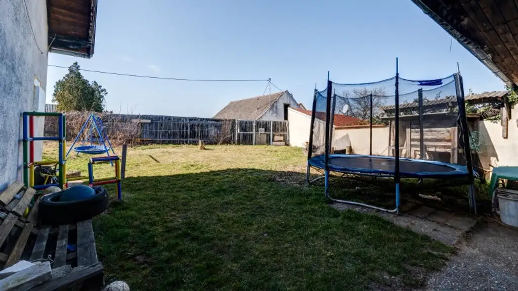 Potentialreiches Haus mit spitzen Weinkellerröhren in Groß-Schweinbarth