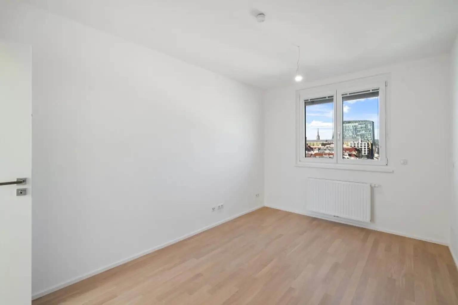 Generalsanierte Eigentumswohnung auf drei Ebenen mit zwei Terrassen - Gegenüber Sofiensäle