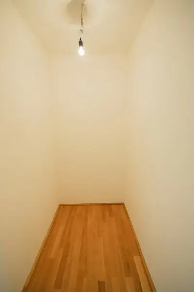 SCHÖNE 2-ZIMMER-WOHNUNG MIT SÜD-BALKON IM ERSTBEZUG