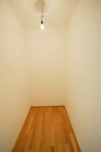 SCHÖNE 2-ZIMMER-WOHNUNG MIT SÜD-BALKON IM ERSTBEZUG