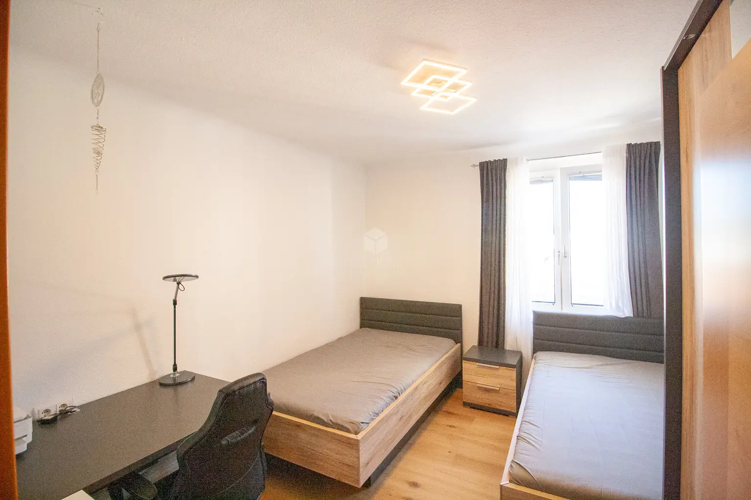 Schlafzimmer 1
