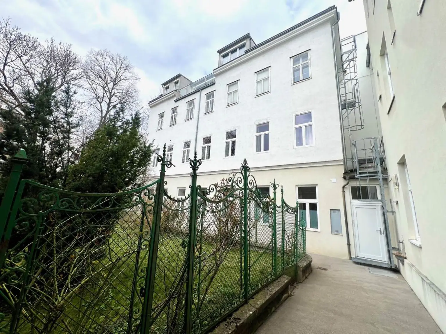 C | ++ NEU ++ SCHÖNE ZWEI  Zimmer mit TERRASSE - Altbau | Prima Service Immobilien