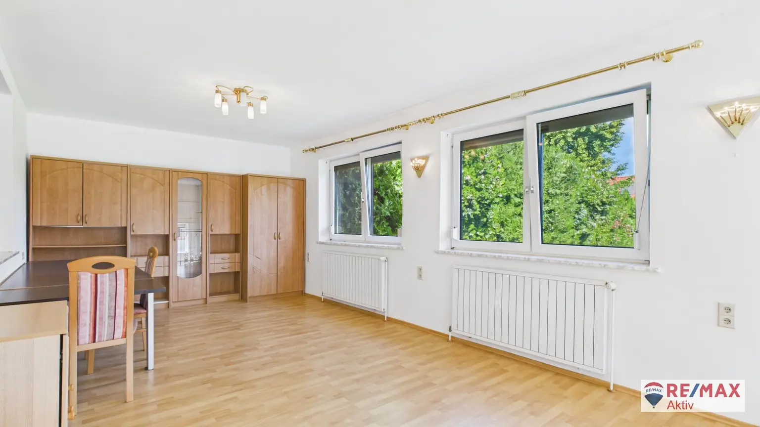 Großzügiges Ein- bzw. Zweifamilienhaus mit großem Garten und Garage