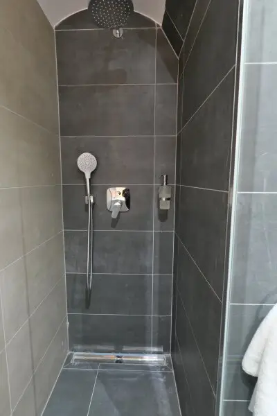 Ferienwohnung mit unbefristeter Betriebsanlagengenehmigung, Grundbüchlich/Widmung als "Appartement" (parifiziert)