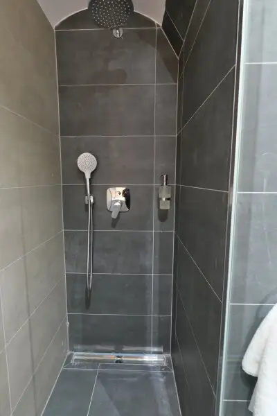 Ferienwohnung mit unbefristeter Betriebsanlagengenehmigung, Grundbüchlich/Widmung als "Appartement" (parifiziert)