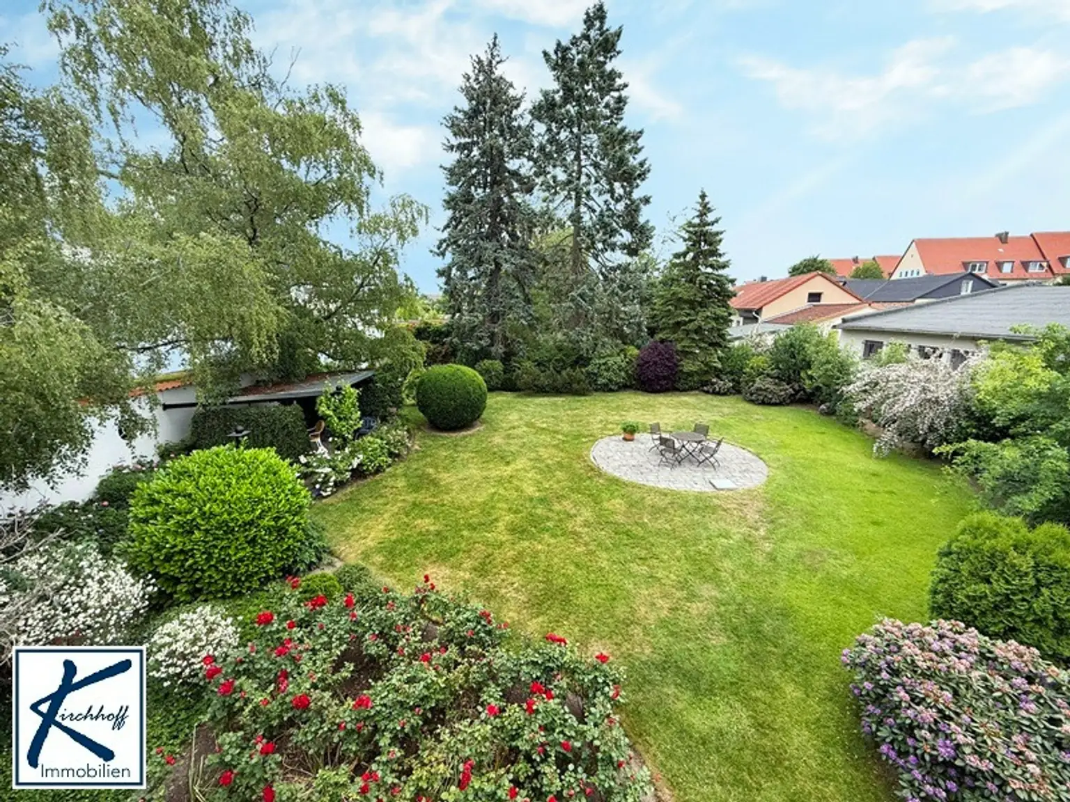 großer pflegeleichter Garten
