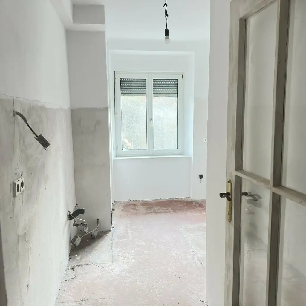 Sanierungsbedürftige 4 Zimmer Wohnung mit Potential