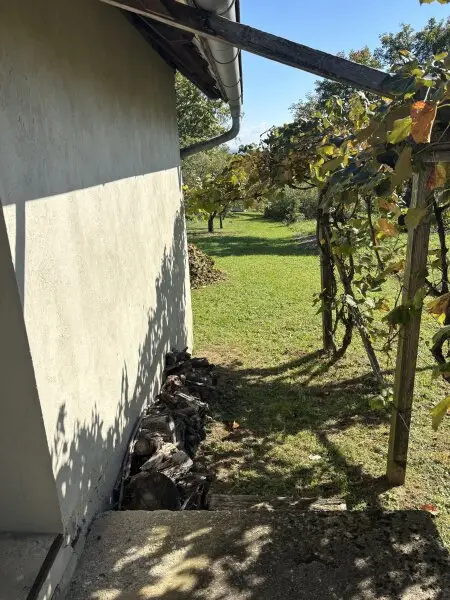 - DER SONNE ENTGEGEN - Kellerstöckl mit entzückendem Grundstück am Stremer Berg !!