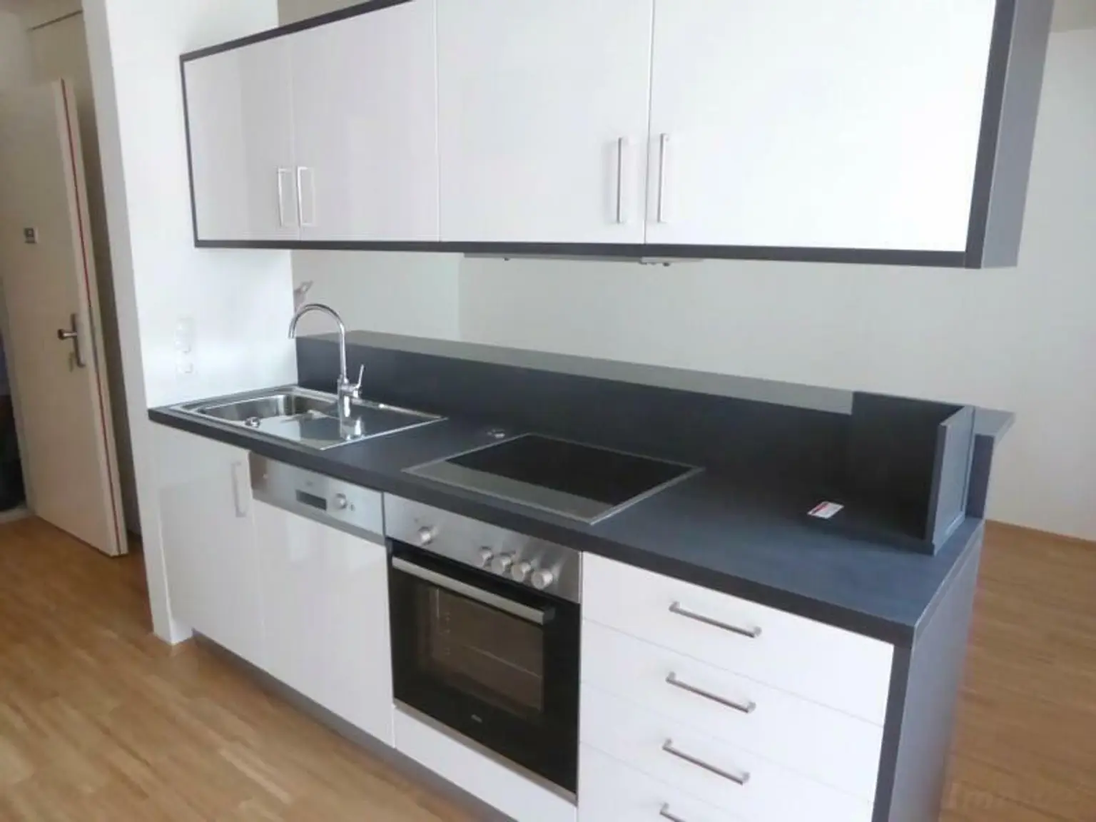 Prov-FREI: Modernes Wohnstudio mit Innenhof-Kleinterrasse in Bestlage bei TU