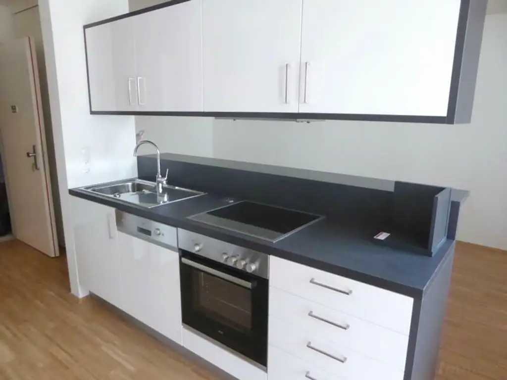 Prov-FREI: Modernes Wohnstudio mit Innenhof-Kleinterrasse in Bestlage bei TU
