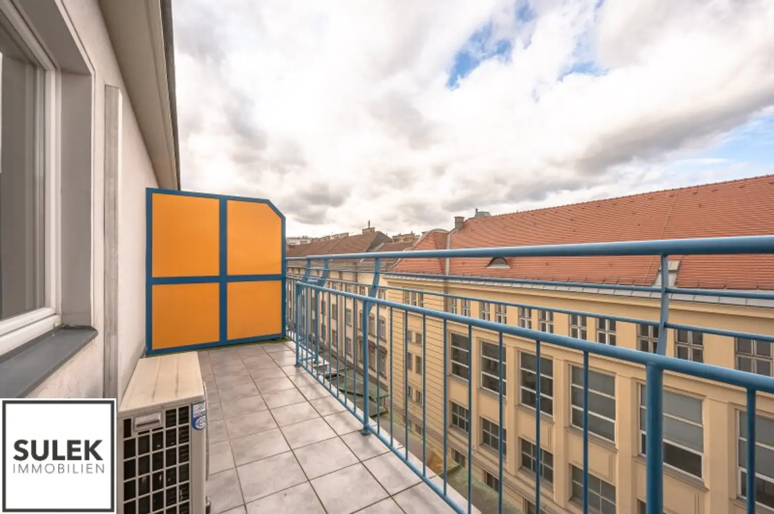 Single-Dachgeschoss-Wohnung mit Terrasse  in Bestlage des 9. Bezirks!