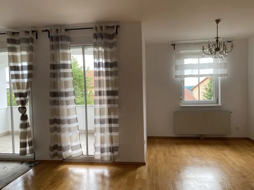 Helle, sehr gepflegte Mietwohnung in ruhiger Aussichtslage
