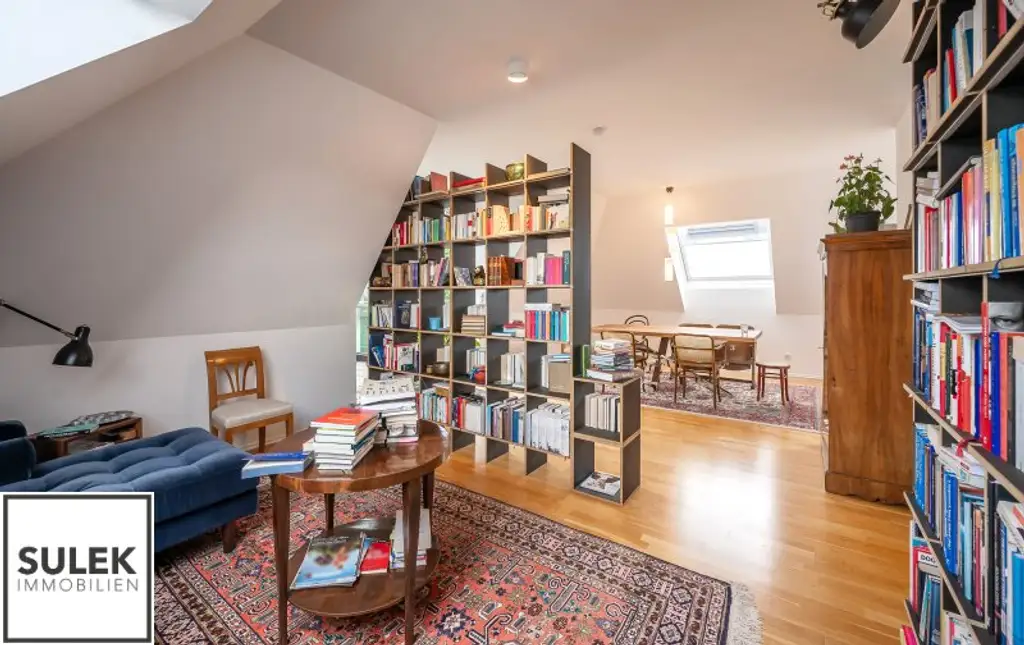 Ab Dezember: zentral begehbare 3 Zimmer Dachgeschoss Wohnung mit südseitigem Balkon im Herzen Döblings!