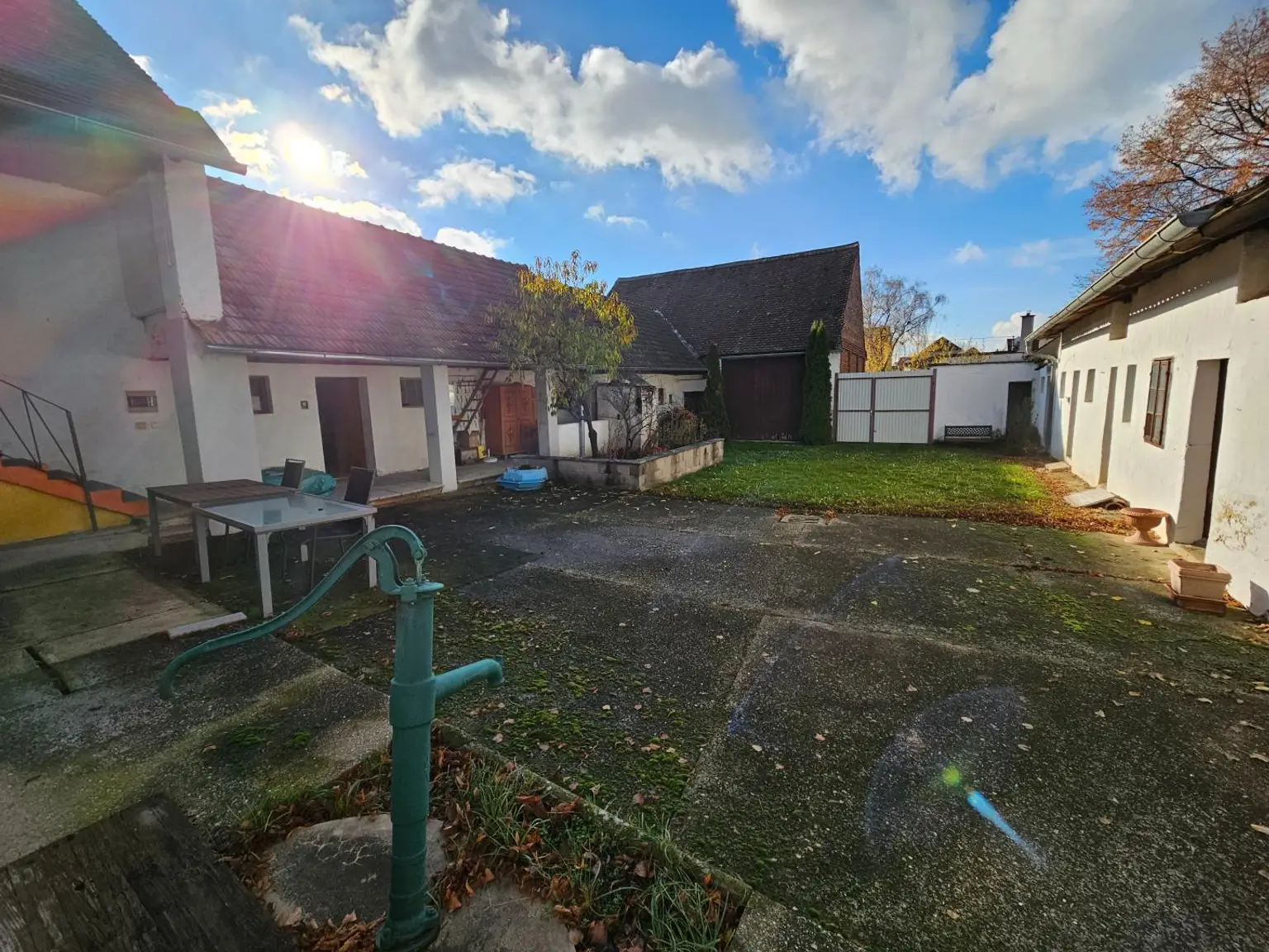 Gepflegtes Haus mit Stadel und Nebenräumen