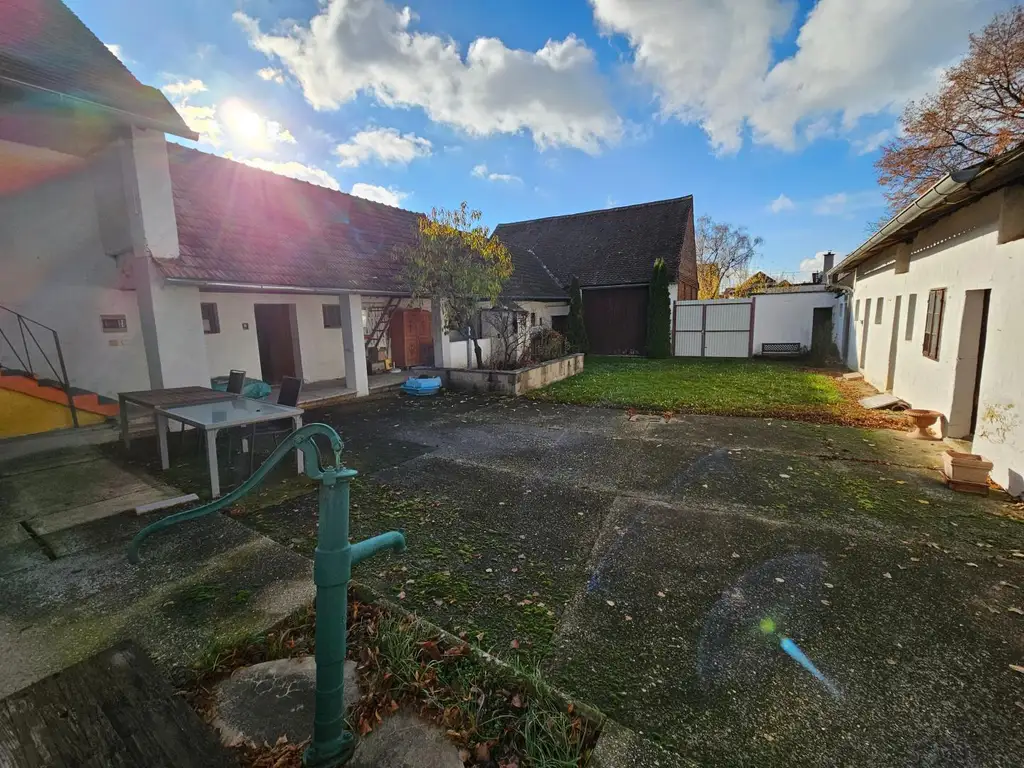 Gepflegtes Haus mit Stadel und Nebenräumen