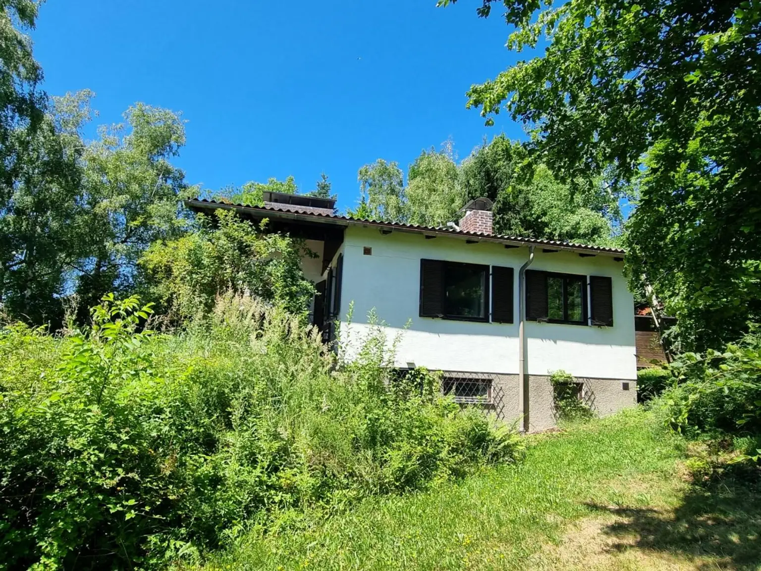 TRAUMHAFT SCHÖNES GRUNDSTÜCK MIT RENOVIERUNGSBEDÜRFTIGEM HAUS