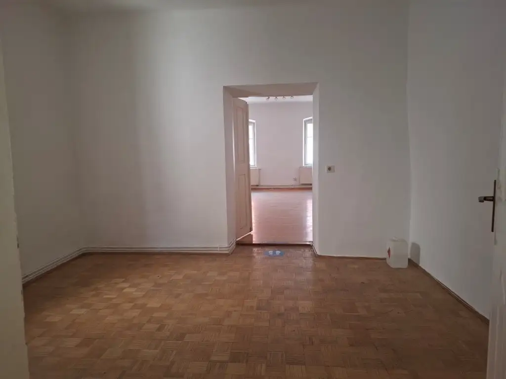 Zentrumsnahe 3-Zimmer-Altbauwohnung mit Küchenblock im 1. Obergeschoß in Bruck/Mur zu kaufen !