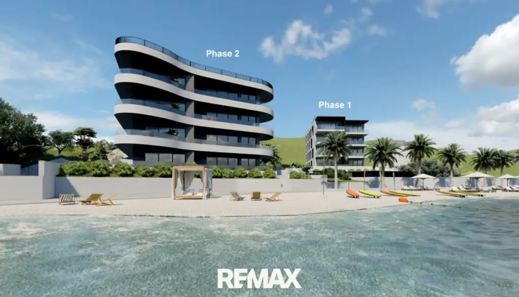 Traumhafte Ferienwohnung direkt am Meer bei Trogir / Kroatien: Erstbezug mit Pool und 75 m² Terrasse!
