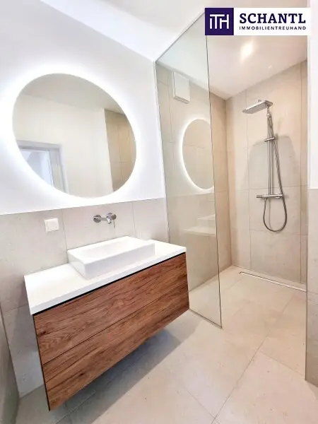 WOW! Stylischer Wohntraum im Dachgeschoss! Frisch saniert + Ruhelage + Traumhaftes Altbauhaus + Hofseitige Terrasse + U-Bahn ums Eck + Beste Infrastruktur und Anbindung!