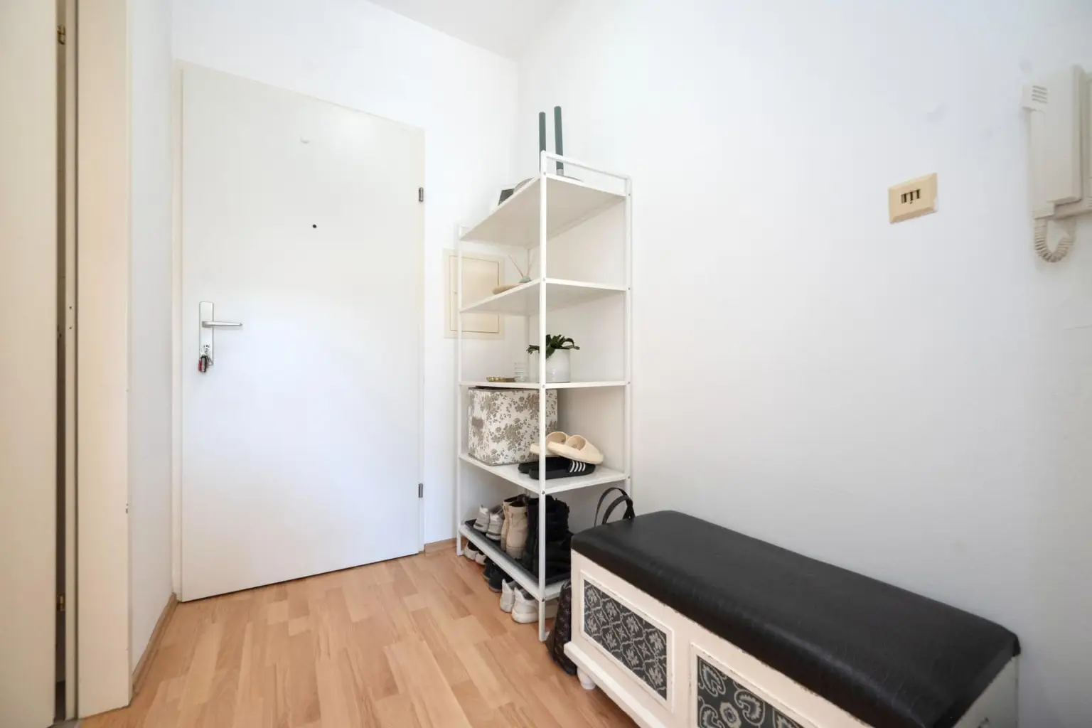 Vorzimmer/Garderobe (F8W2)