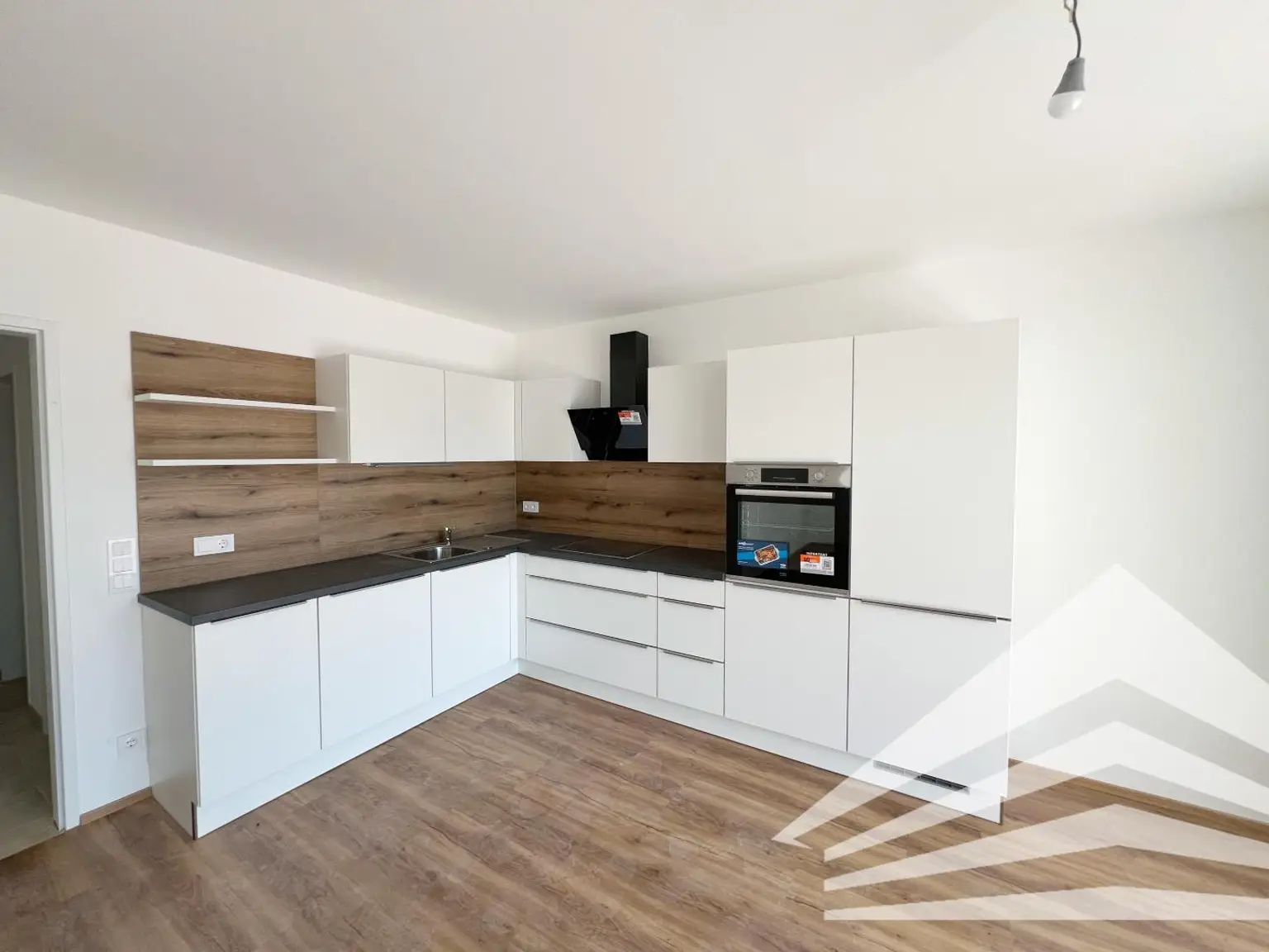 Hochwertig ausgestattete 3-Zimmer Wohnung mit großem Balkon in Puchenau!