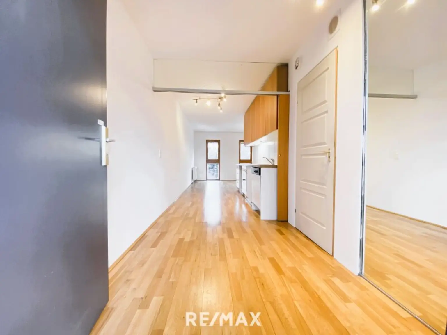 Eingang Voraum Schiebetür