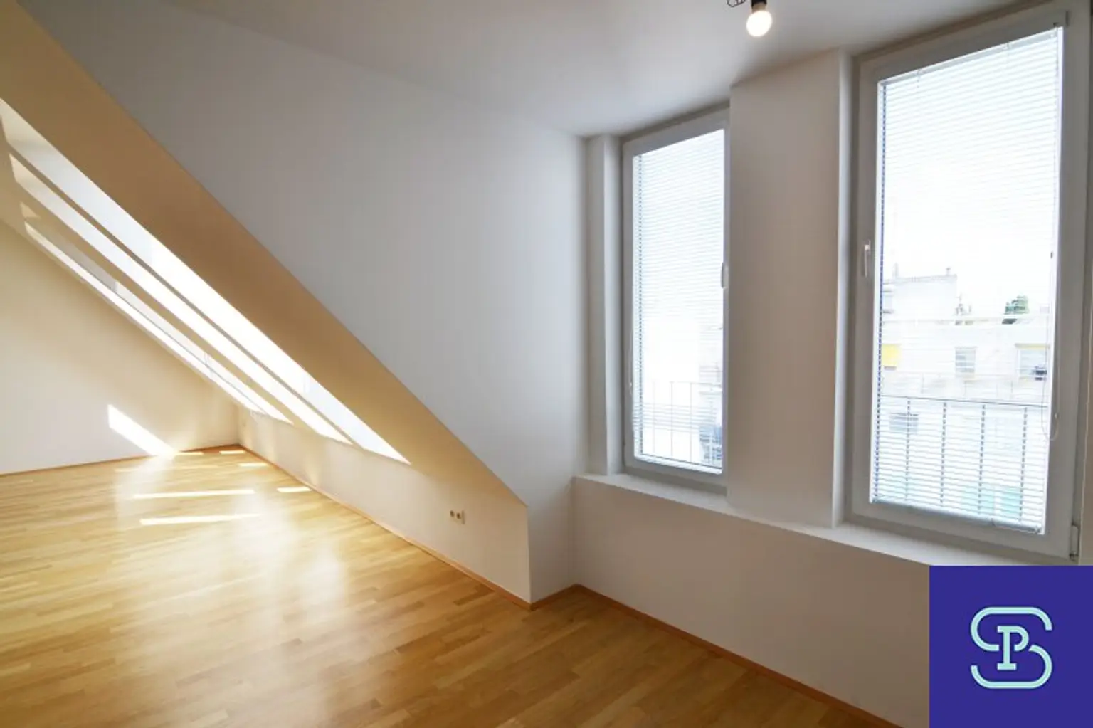 Sanierte 104m² Maisonette-Dachwohnung mit Terrasse und Klima - 1150 Wien