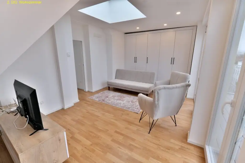 Bezugsfertige Dachwohnung mit 3 Zimmer, großem Balkon und interessanter 36 m² großer Dachterrasse