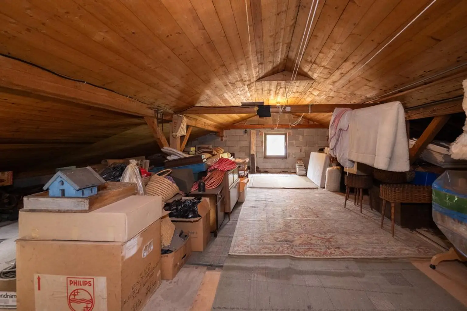 WOHNEN IM GRÜNEN – 242 m² WOHN-NUTZFLÄCHE – 3.903 m² GRUNDSTÜCK! Charmantes Einfamilienhaus voller Potenzial und zahlreicher Gestaltungsmöglichkeiten!