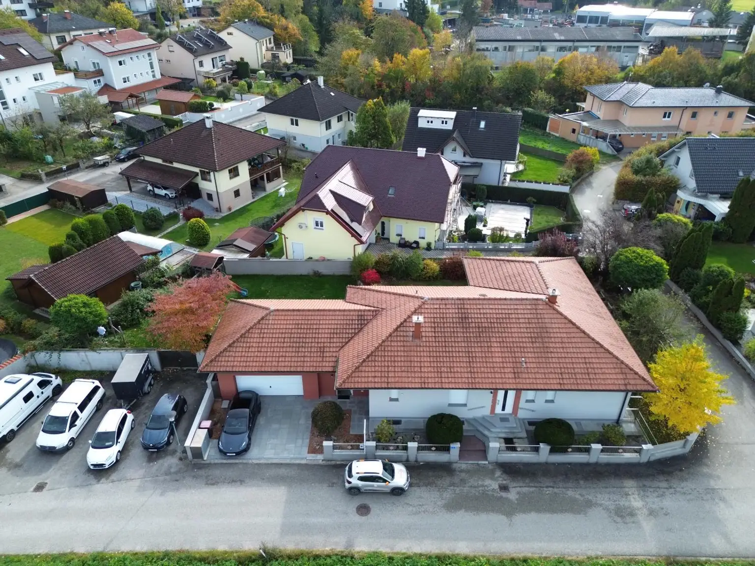 XXL Traum Bungalow mit Kachelofen überdachter Terrasse, Gartenoase, Wohnkeller und Doppelgarage  im Laahfeld /Ansfelden