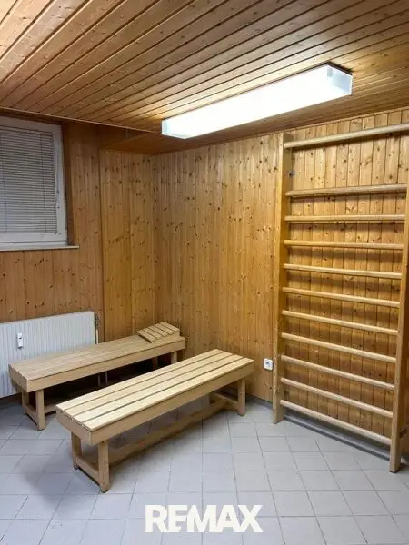12 Sauna