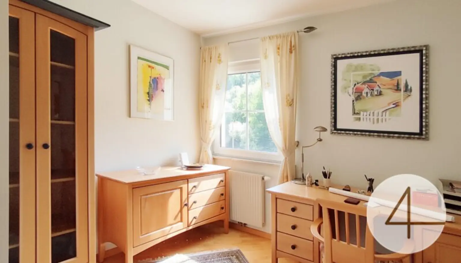 Charmantes Zuhause mit großzügiger Terrasse und zwei Garagen