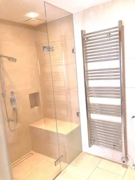 MIETWOHNUNG-INNENSTÄDTISCHE & EXQUISITE - PENTHOUSE- WOHNUNG-OHNE DACHSCHRÄGEN! mit 2,5-Zimmern in Top Lage - NASCHMARKT - 1060 WIEN!