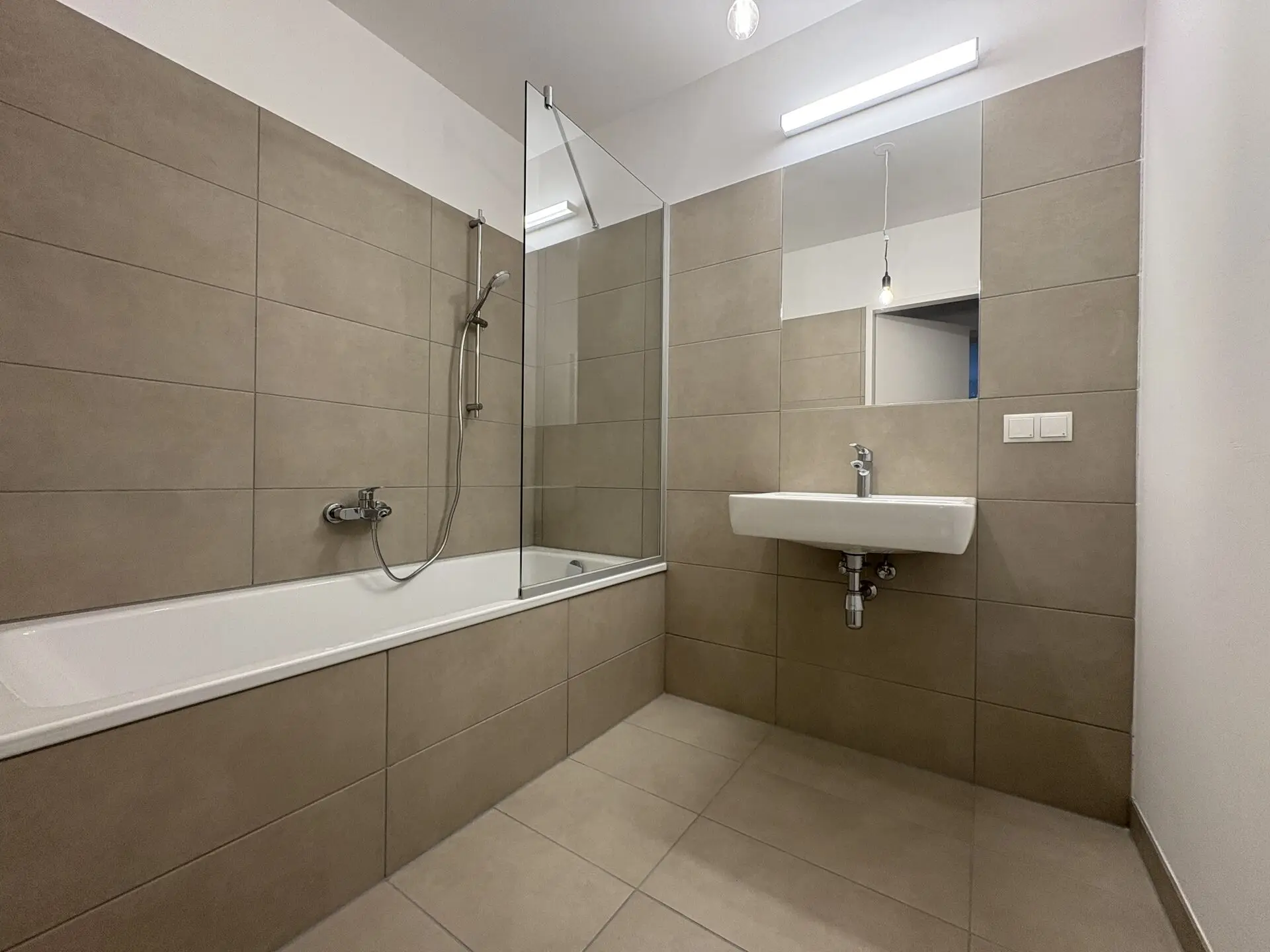 20251107_141151631_iOS