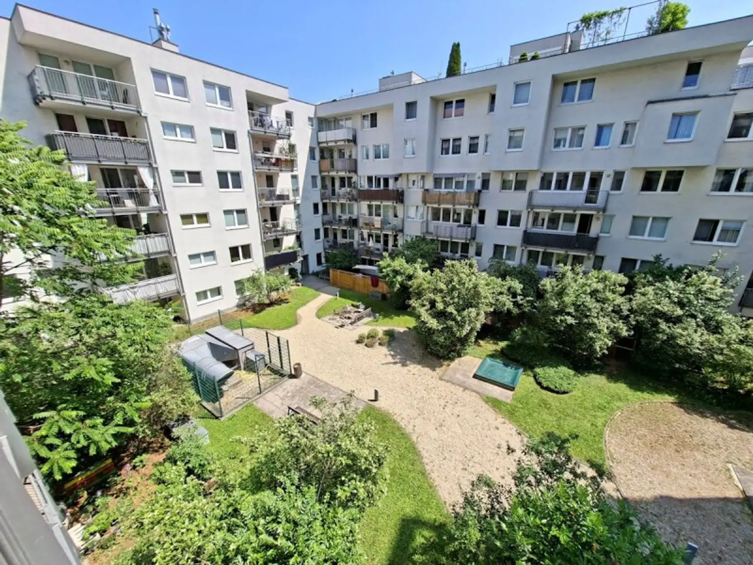 ruhig & zentral gelegene 2 Zimmer Innenhof-Neubauwohnung mit Balkon