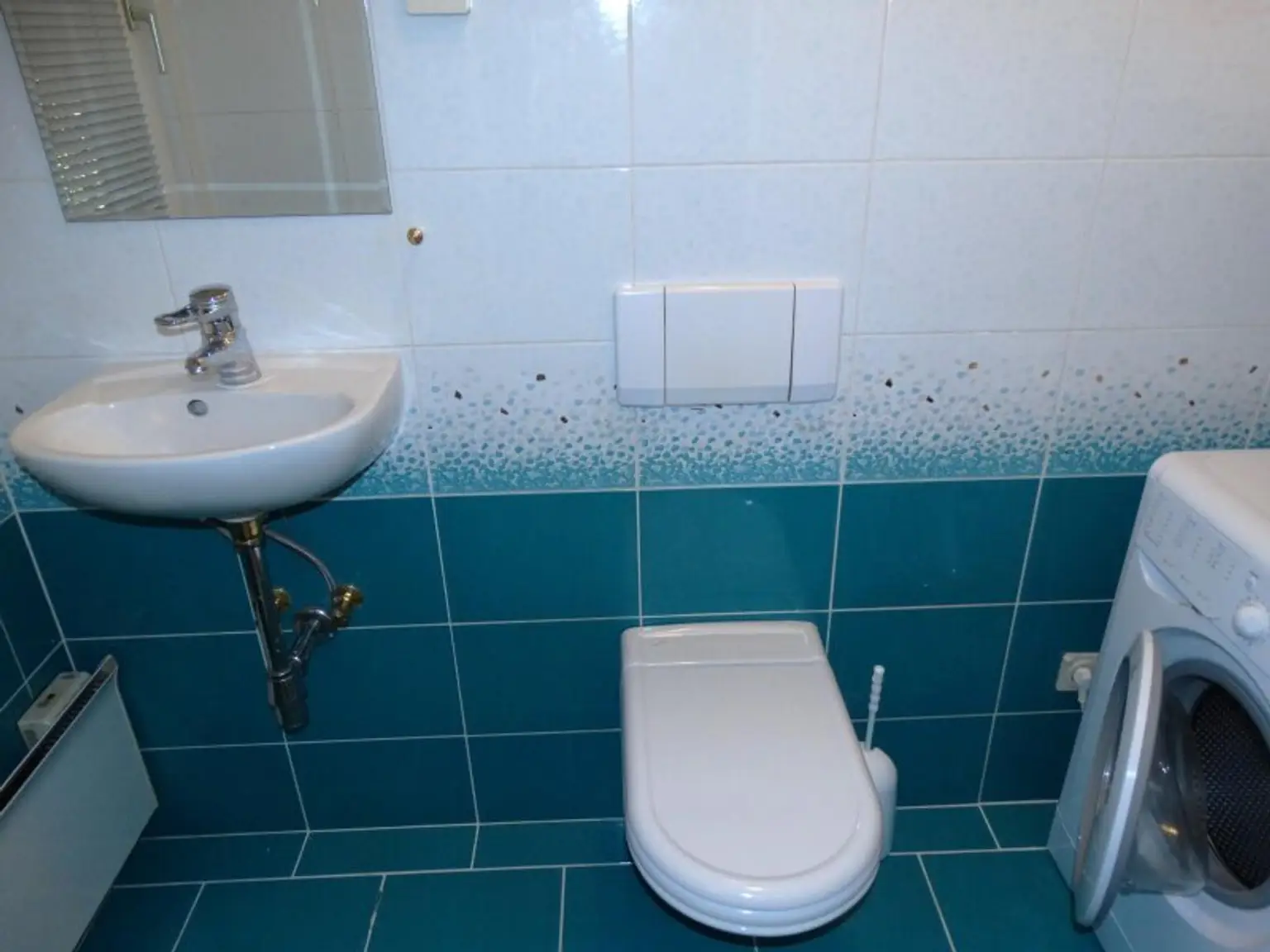 BUNGALOW INMITTEN DER VEGETATION IN RUHELAGE