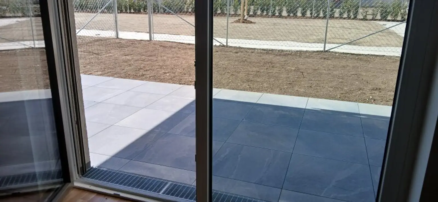 NEUBAU - ERSTBEZUG - Top 5 - Wunderschöne 2 Zimmerwohnung mit Terrasse, kleinem Garten und eigenem Tiefgaragenplatz