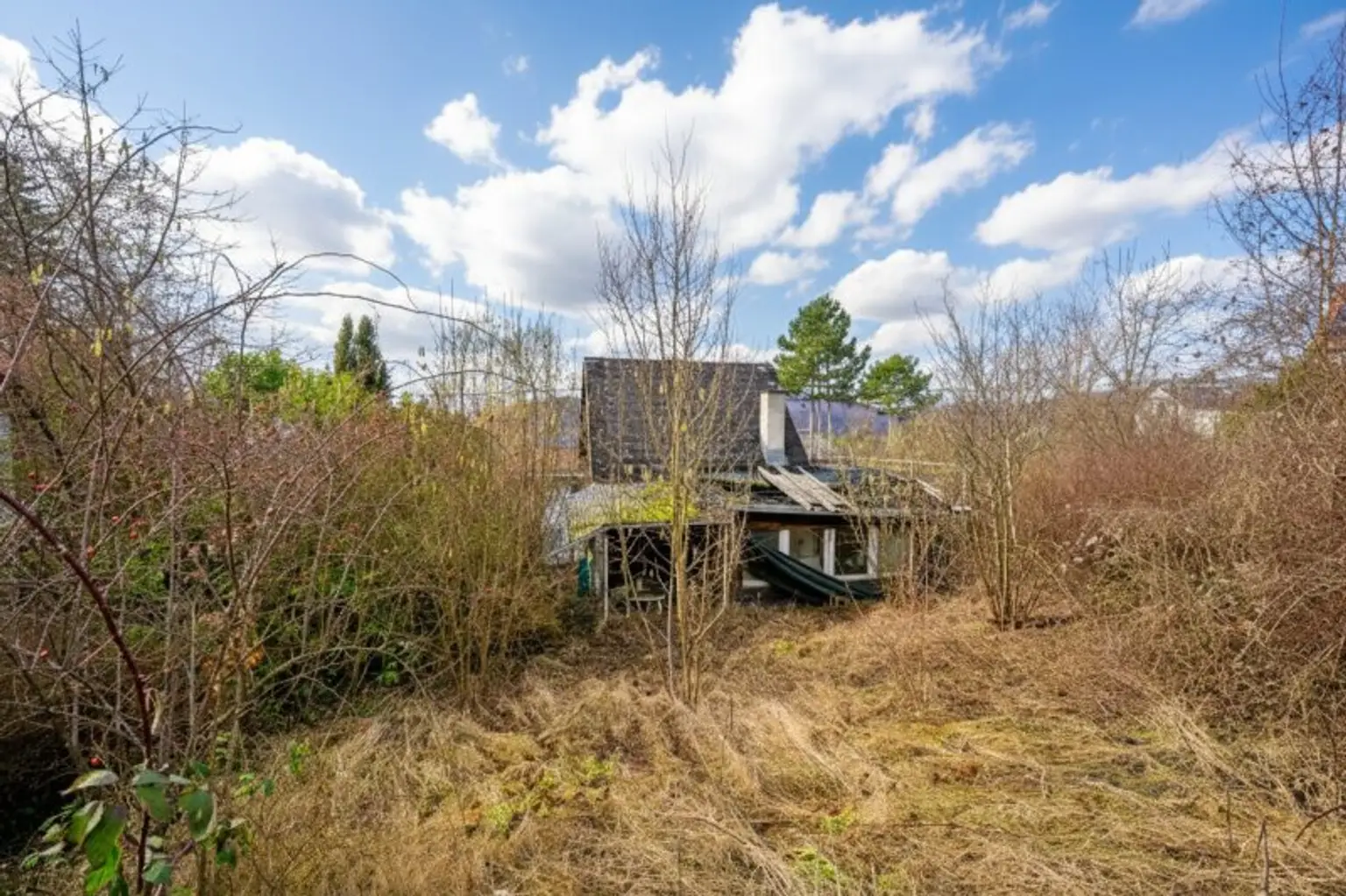 Aktuelle Ansicht nach Westen mit Abbruchhaus