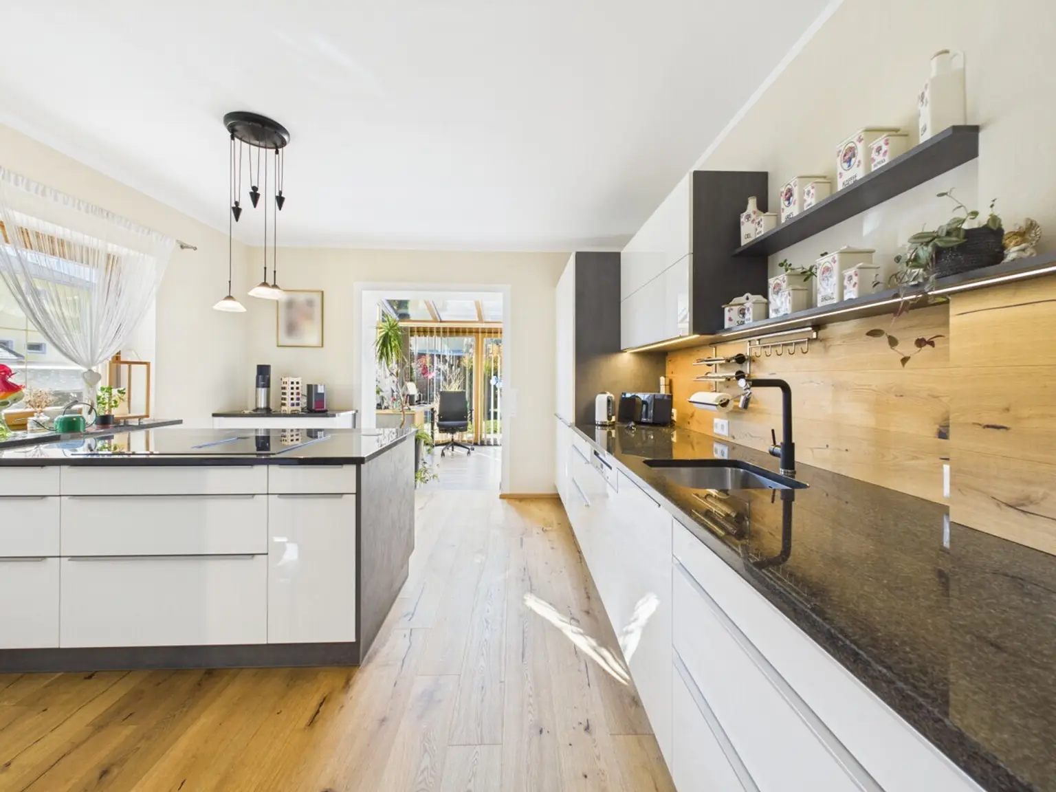 Exklusives Wohnjuwel mit Panoramablick auf die Sternbergkirche – sonnig und ruhig gelegen