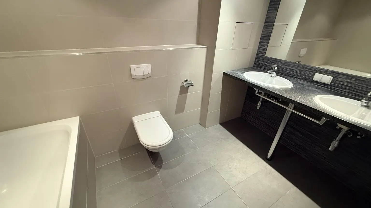 Top moderne, klimatisierte 4 Zimmer Neubauwohnung mit 2 Bädern und 16m² Balkonfläche!!!