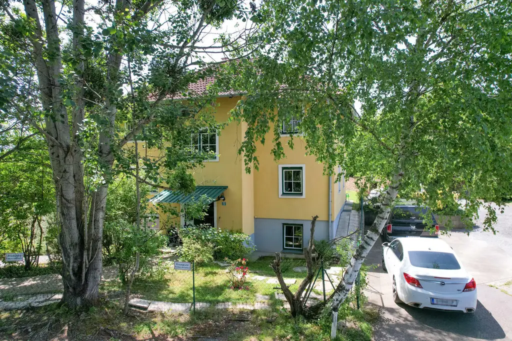 Exklusive Villa in bester Lage von Graz - privat, naturnah, perfekte Balance aus Komfort und Lebensqualität.